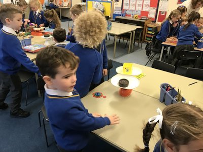 Image of Year 1 Maths weighing in kg